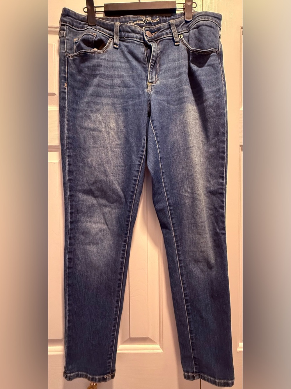 Universal Thread Women's Faded Blue Skinny Jeans